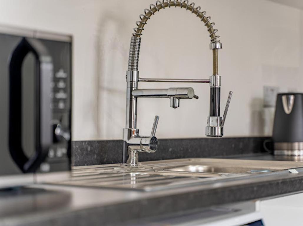 Birmingham Apt-Sleeps 4-Walk To City Centre-Pets Бирмингем Экстерьер фото